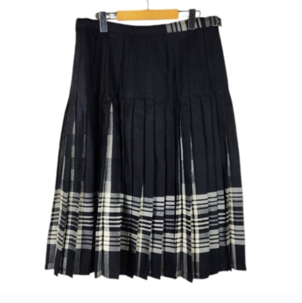 Vintage 1960's Pure Wool In'N Outer Reversible Pleated Skirt Black Cream Size 16